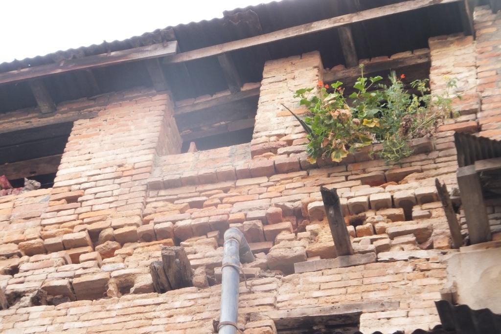 sommige oudheden worden niet zo oud… (Kathmandu, Patan)