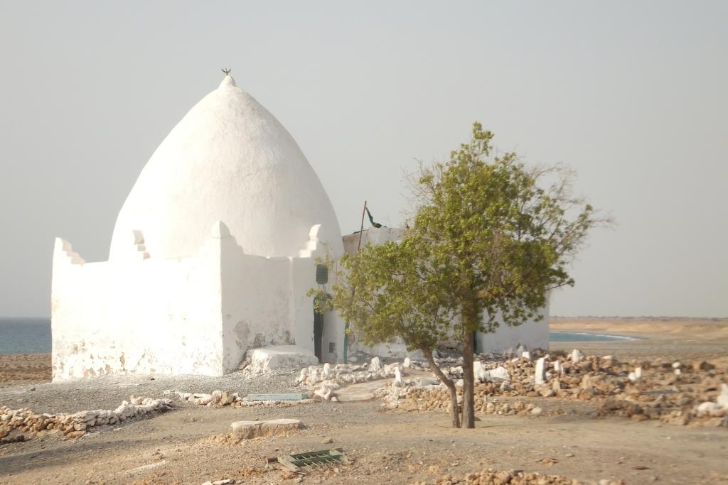 Eén van de oudste moskeeën van Somaliland, die in Maydh aan de Rode Zee, stamplaats van de Issaq-clan