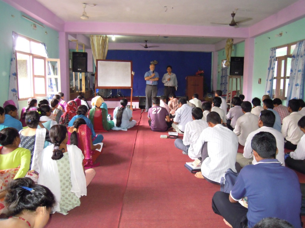 lesgeven in Gorahi, met Norbu Tamang als mijn vertaler